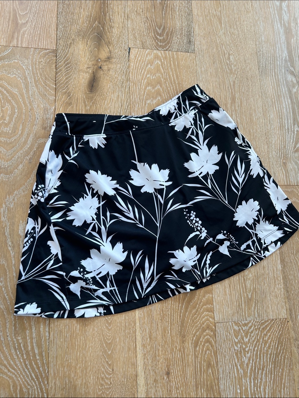 Lady Hagen Black and White Floral Skort Size Small